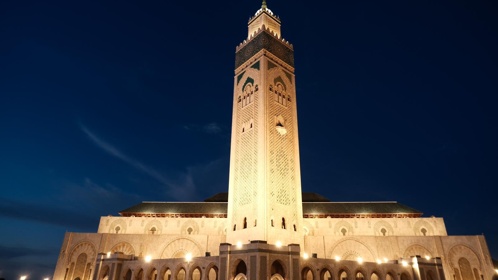 Casablanca Chefchaouen, Fes & Desert Adventure